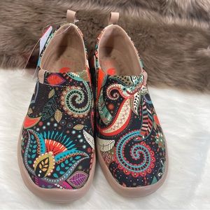 NWOT UIN Women’s Comfortable Shoes/Wonder Mandala/US9